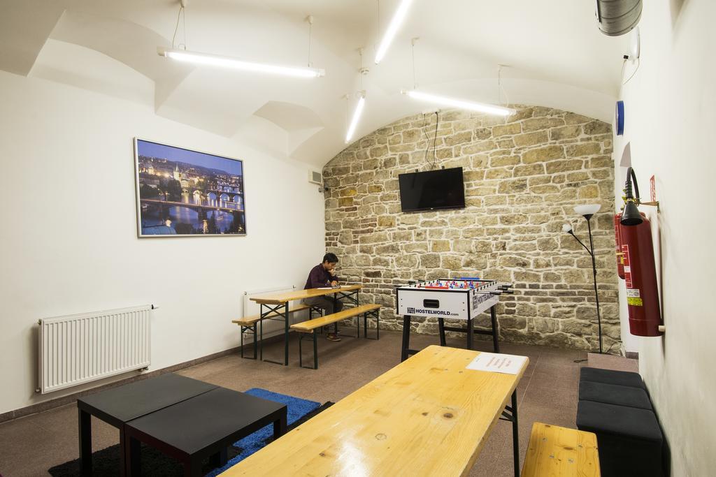 Hostel Safestay Charles Bridge Prag